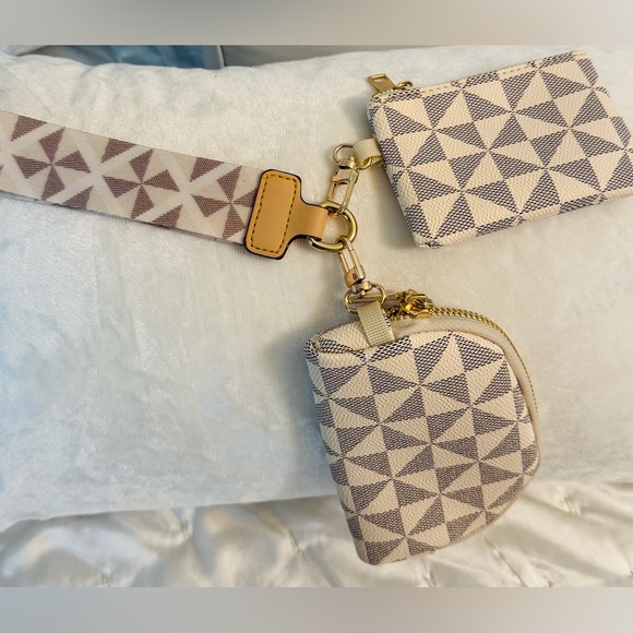 Fashion Cream and Gray Coin Wallet and Key Chain Set - Picture 4 of 5